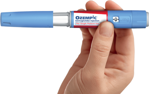 Person holding Ozempic dose