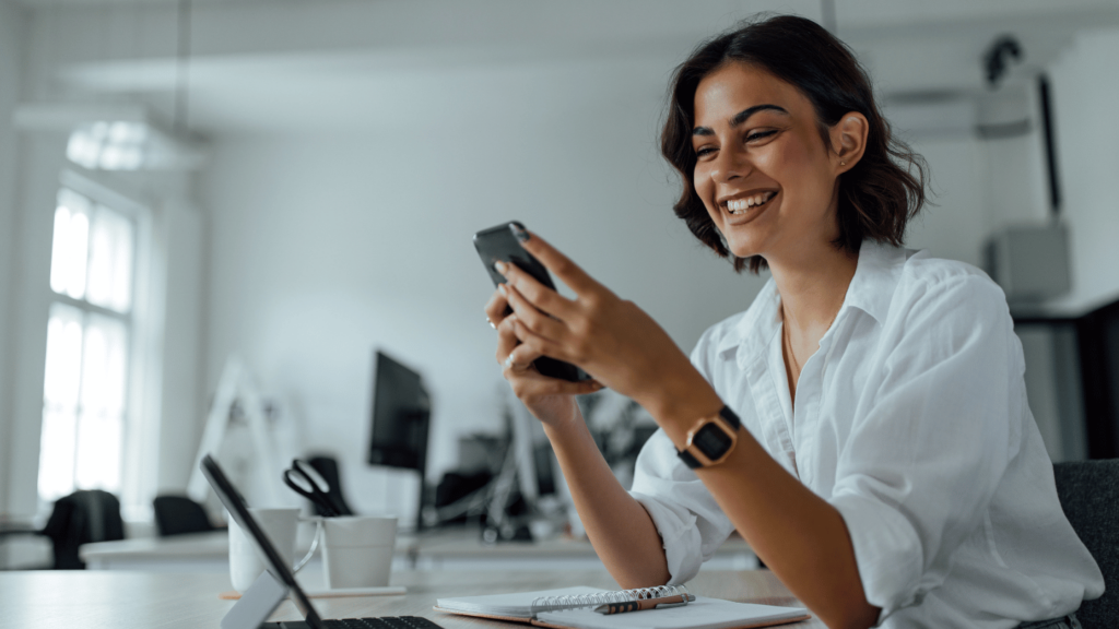 Woman buying Mounjaro online with a telemedicine service