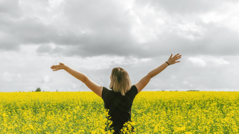 Woman in a field representing achieving recovery from opioid use disorder with Suboxone treatment