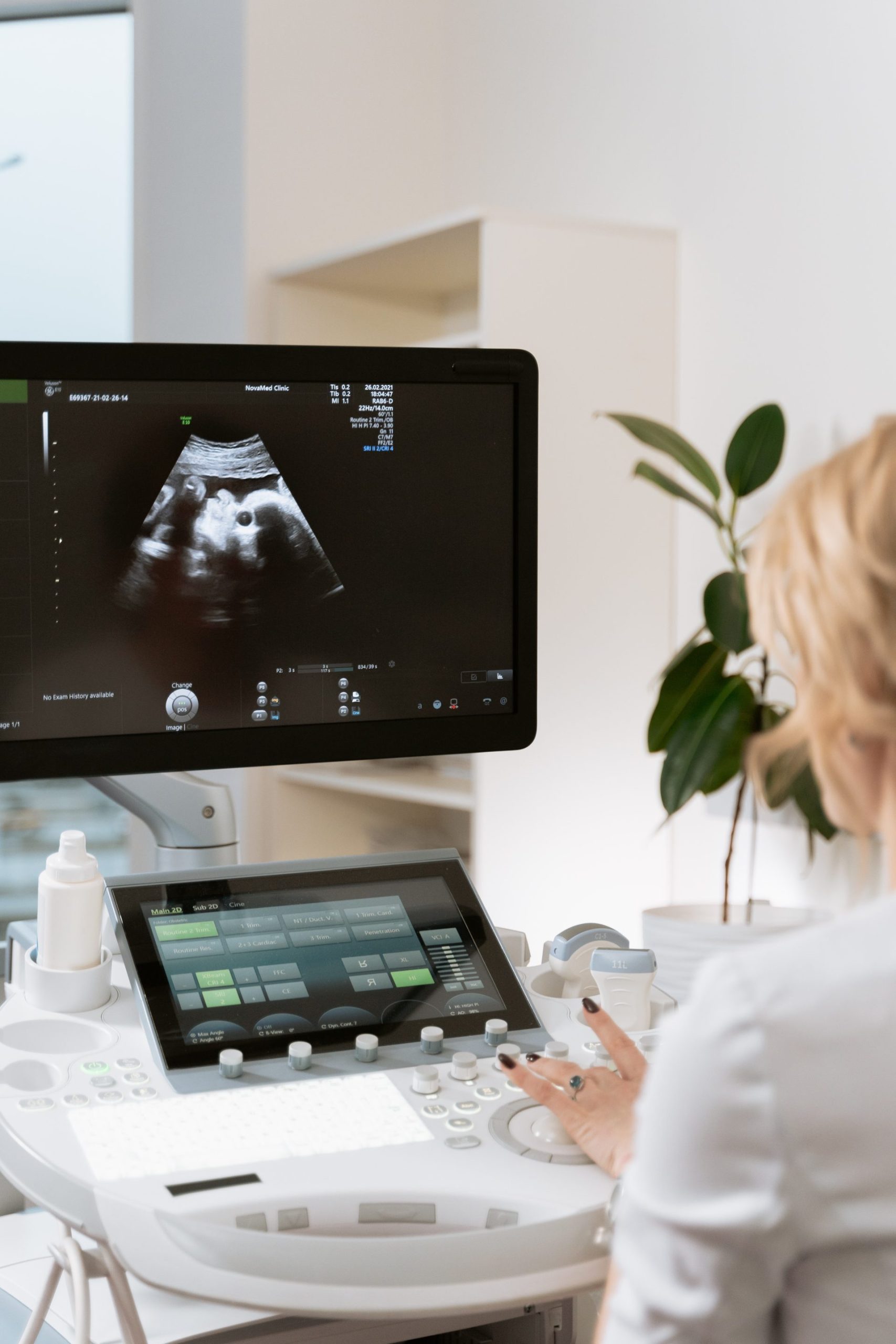 Doctor viewing an ultrasound of a baby affected by Ozempic during pregnancy